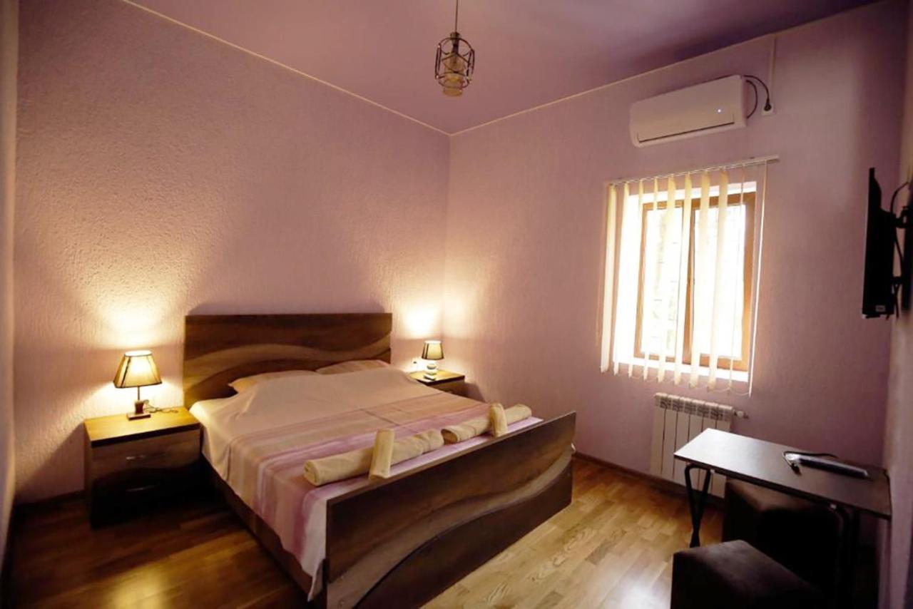 Nickos Hotel Kutaisi Exterior photo