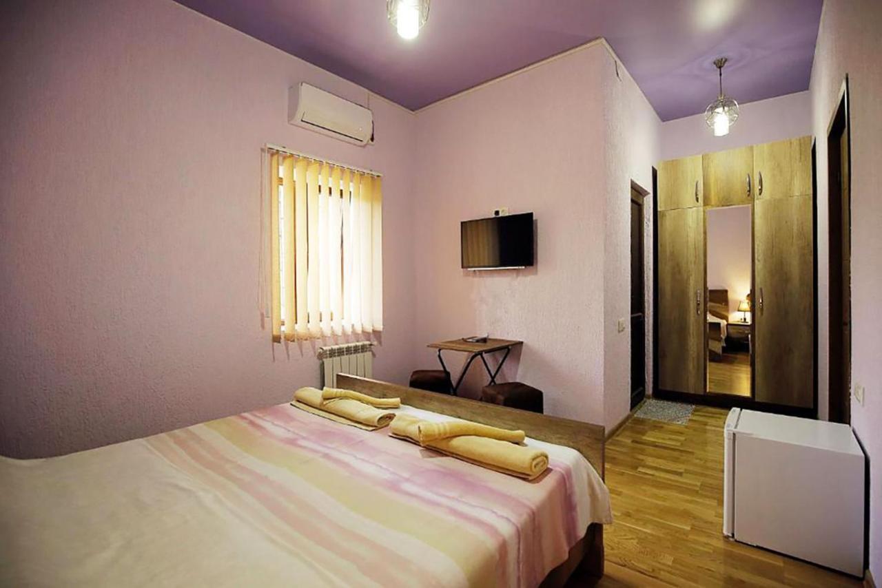 Nickos Hotel Kutaisi Exterior photo