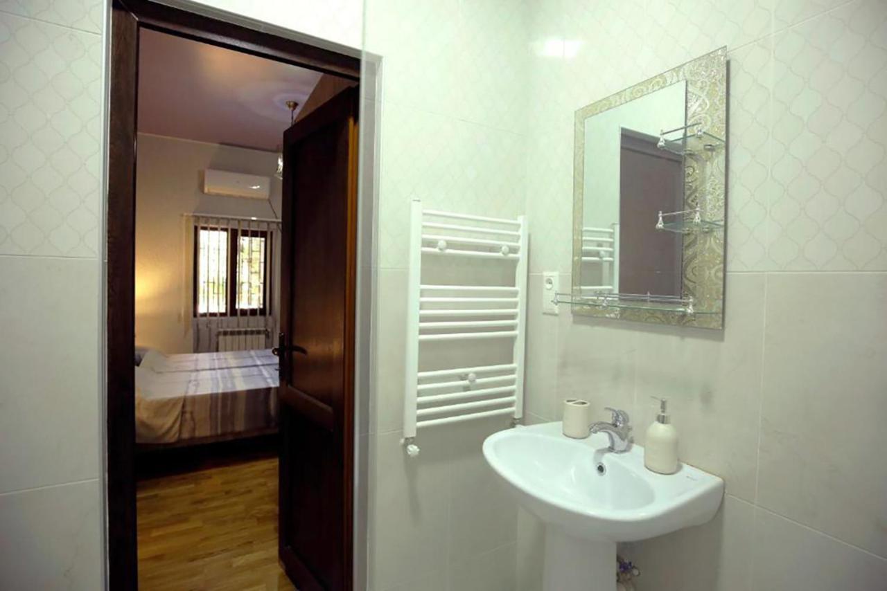 Nickos Hotel Kutaisi Exterior photo