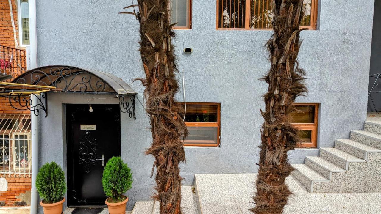 Nickos Hotel Kutaisi Exterior photo